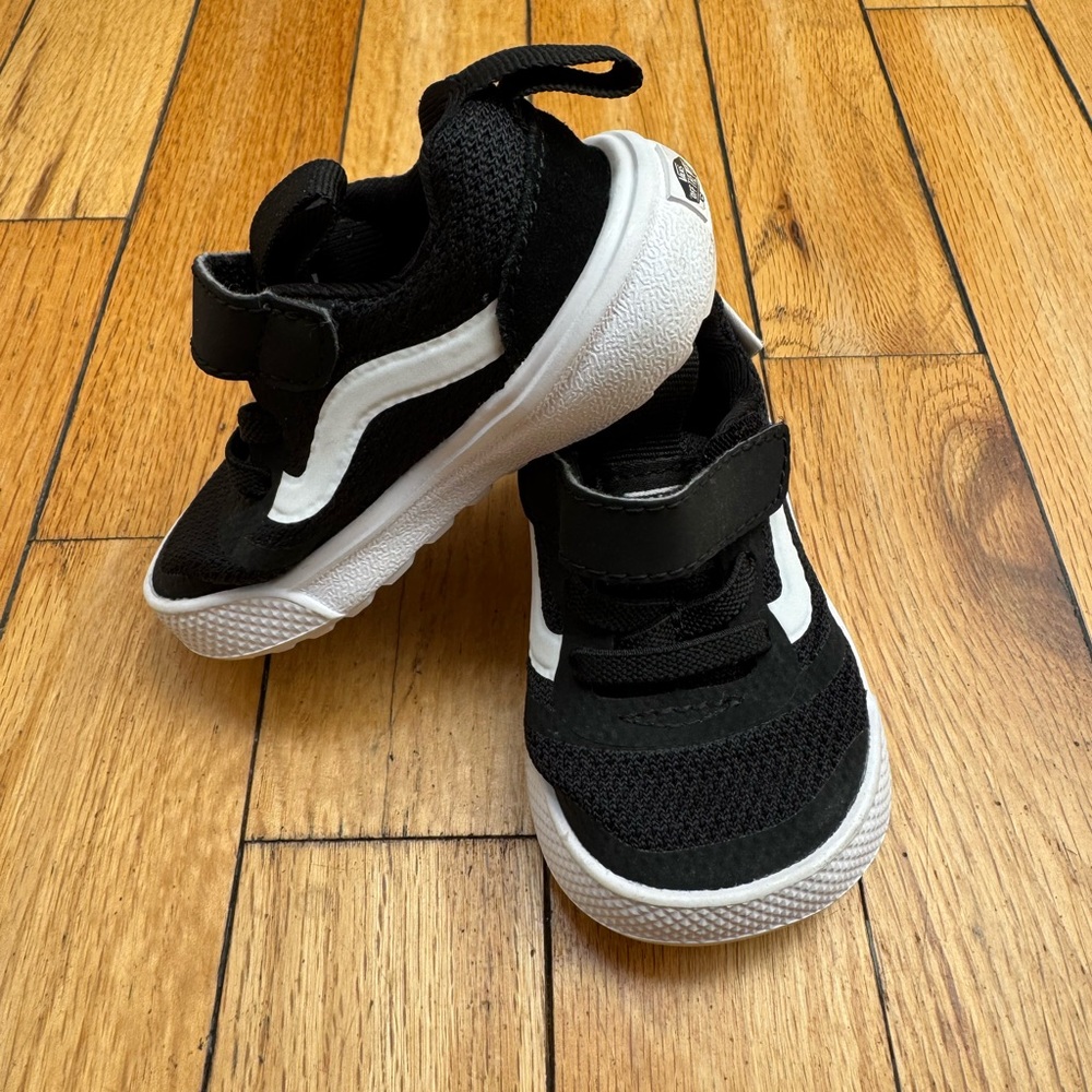 Vans toddler Ultrarange  Black and White Sneakers with Velcro Closure